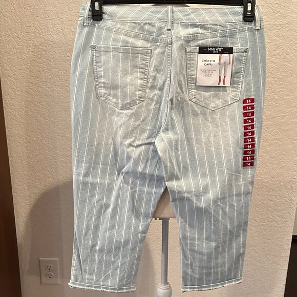 NINE WEST Chrystie Distressed Capri Jean - 14 - Picture 4 of 10